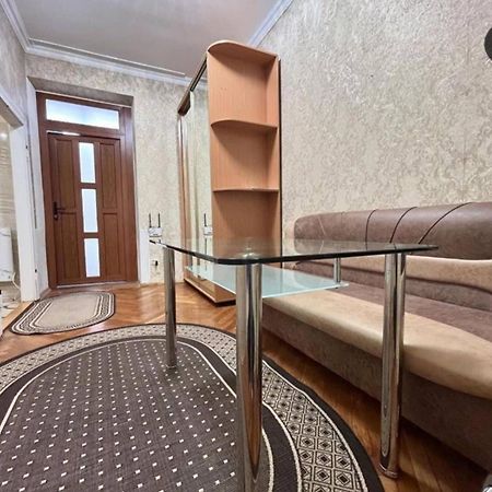 Центр, Біля Медичного Університету, Вулиця Личаківська 利沃夫 外观 照片